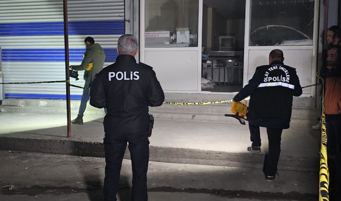 Adana’da motosikletli şüpheliler tarafından