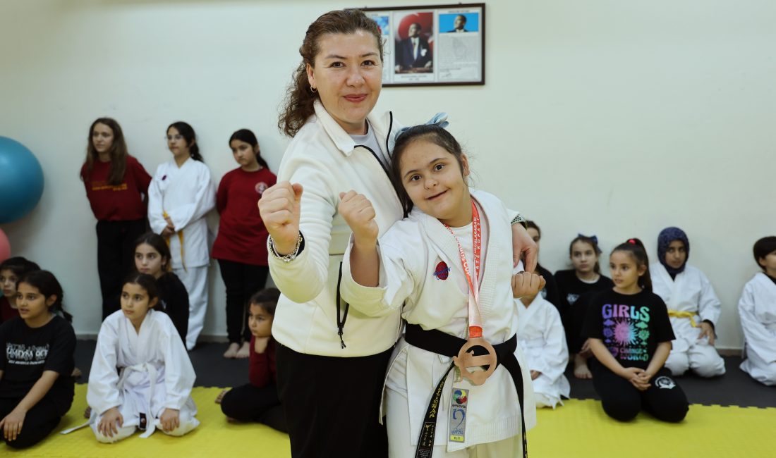 Adana‘da 12 yaşındaki down