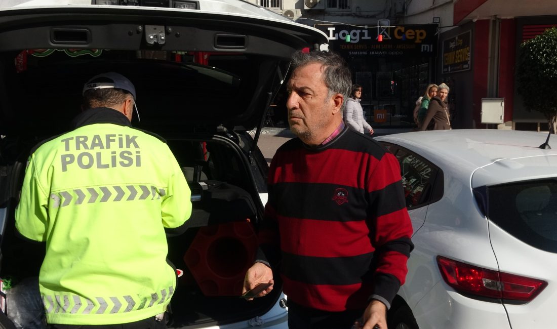 Adana’da trafik polisleri yayalara