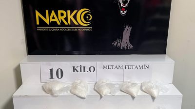 Adana’da minibüsün arkasındaki lastiğin içerisinde