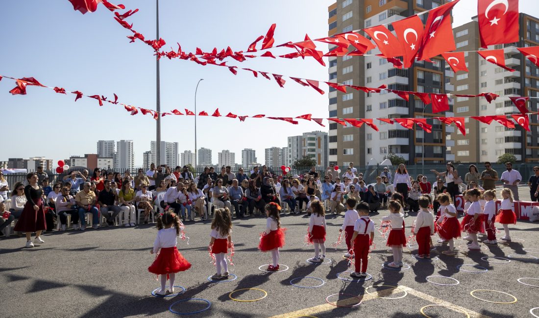 Mersin'de miniklerden Cumhuriyet Bayramı