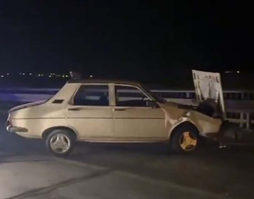 Otomobil bariyere çarptı, sürücü