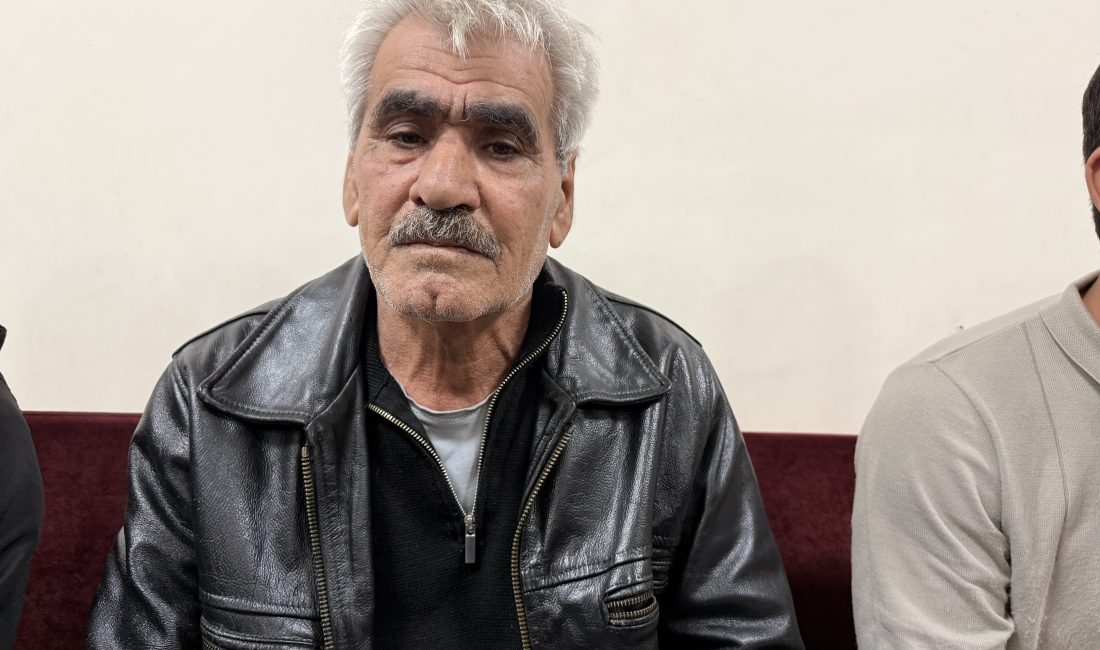 Mersin'in Tarsus ilçesinde balkonda