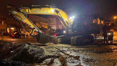 Tarsus Belediyesi ekipleri, Perşembe akşam