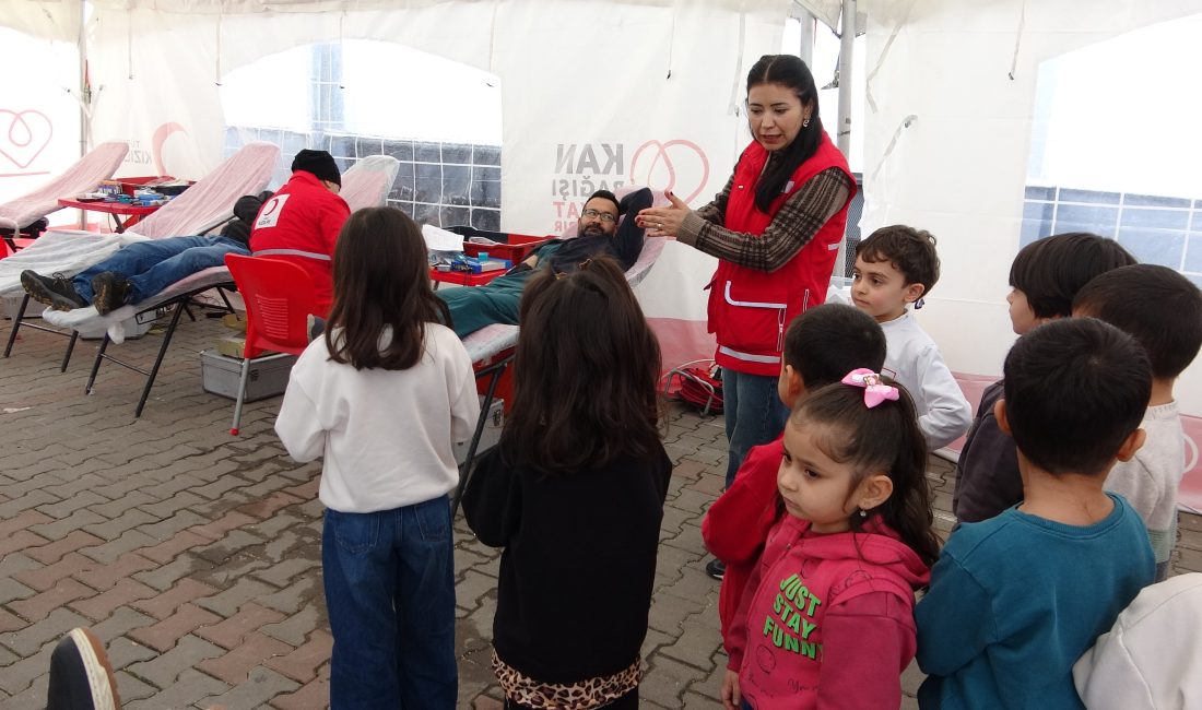 Mersin'de Kızılay'ın "Okulumda 'Kan'panya