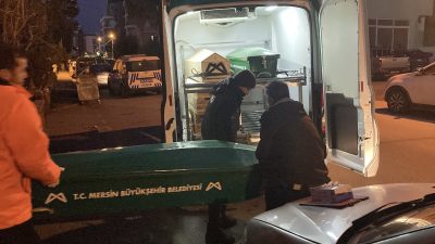 Mersin'in Erdemli ilçesinde polis ekipleri,