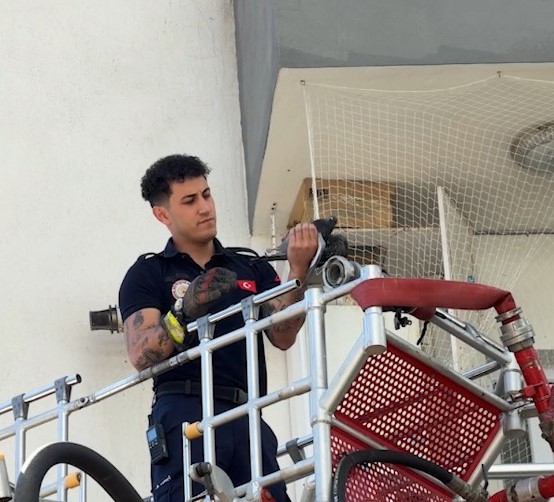 Mersin’de bir apartmanın balkonuna