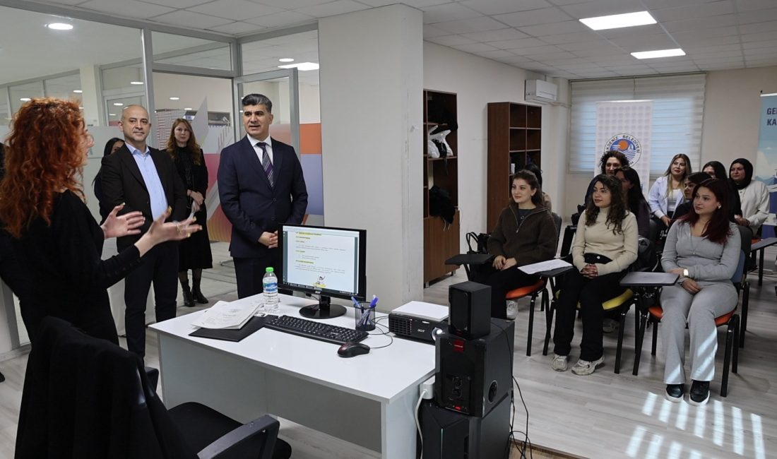 Akdeniz Kaymakamı ve Belediye