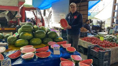 Mersin'de sezonun ilk karpuzları pazarda