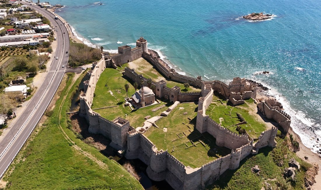 MAMURE KALESİ CAMİSİNDE 700 YILDIR İBADET SÜRÜYOR