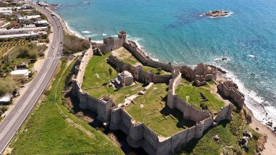 Mersin'in Anamur ilçesindeki Mamure Kalesi