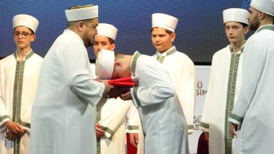 Mersin'de hafızlık eğitimini tamamlayan 260