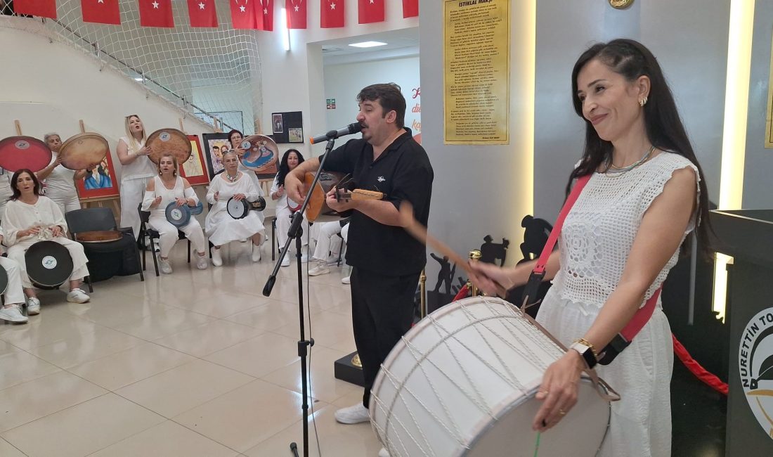 ANNEANNE, KIZI VE TORUNU MOTİVASYON ETKİNLİĞİNDE SAHNEYE ÇIKTI