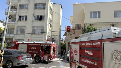 Mersin'in Tarsus ilçesinde bir apartman